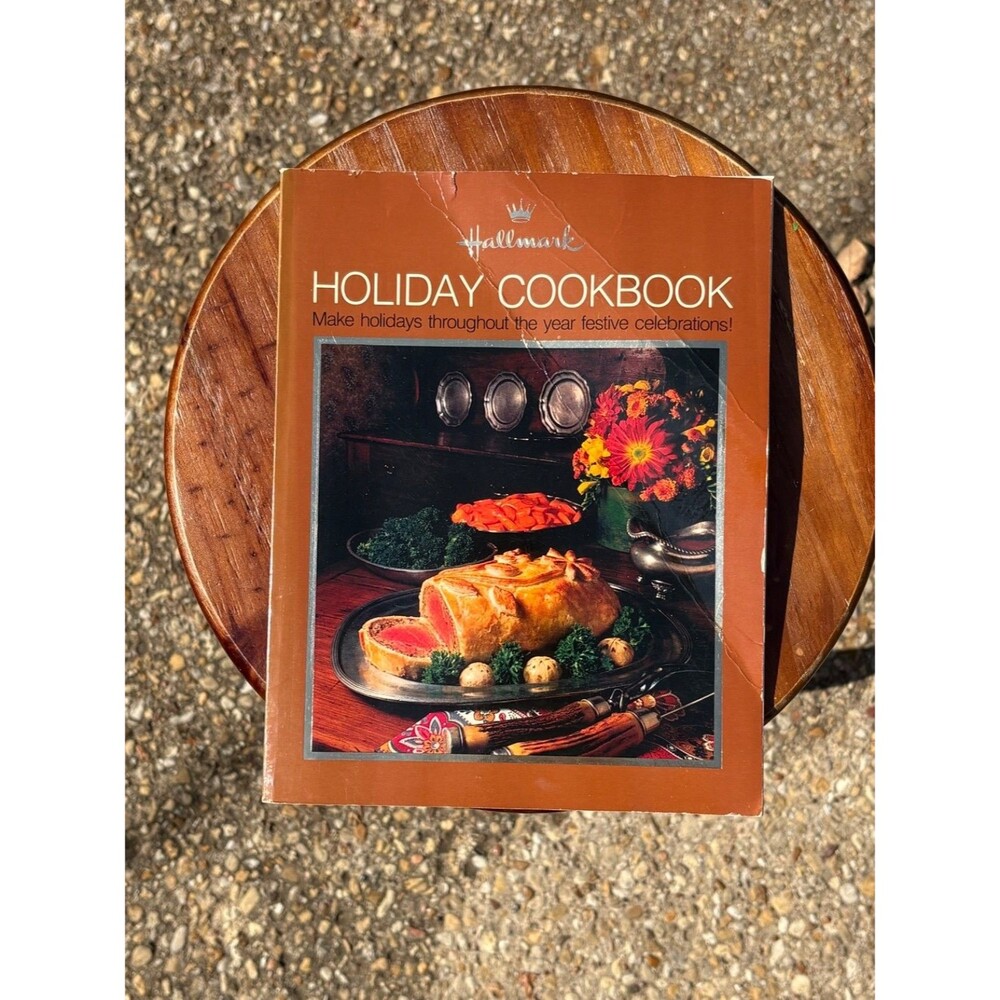 Hallmark Holiday Cookbook Paperback 1970s Softcover Binding Crown Logo